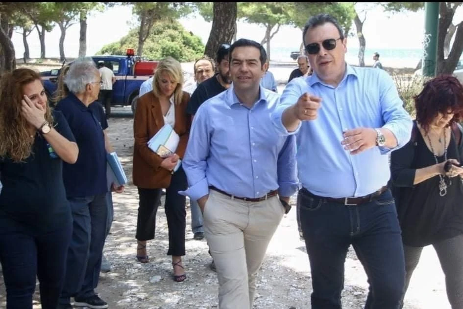 tsipras-2-koykoynaries.JPG