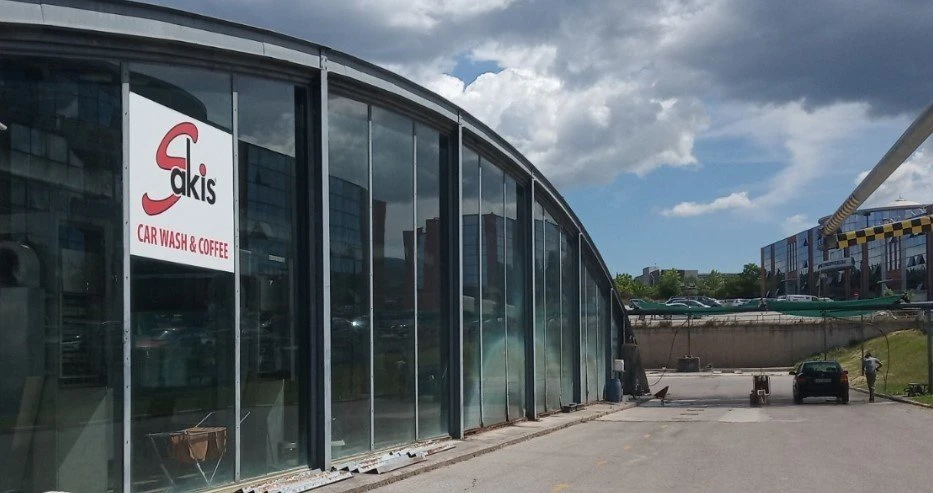 sakis-car-wash-2.jpg