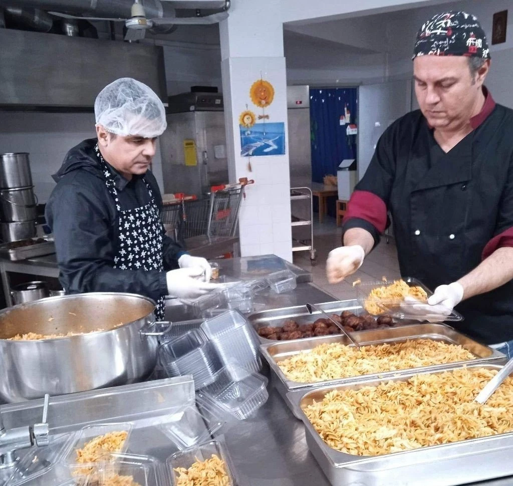 Προετοιμασία γευμάτων για ωφελούμενους του Ανοικτού Κέντρου Ημέρας