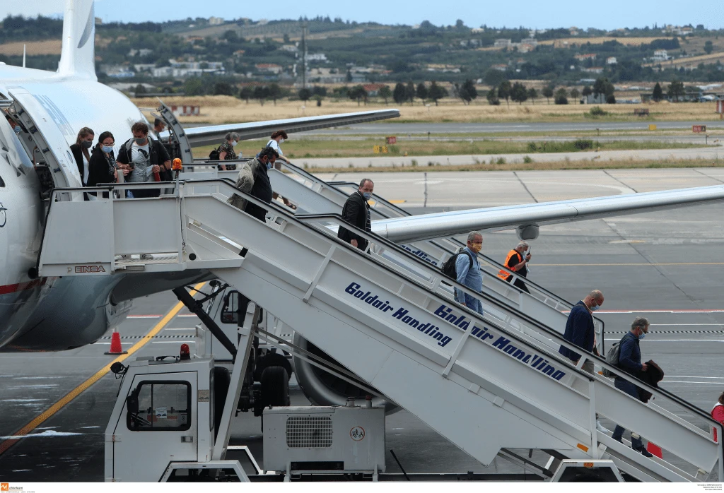 touristes-aerodromio-afixi.png touristes-aerodromio-afixi.png