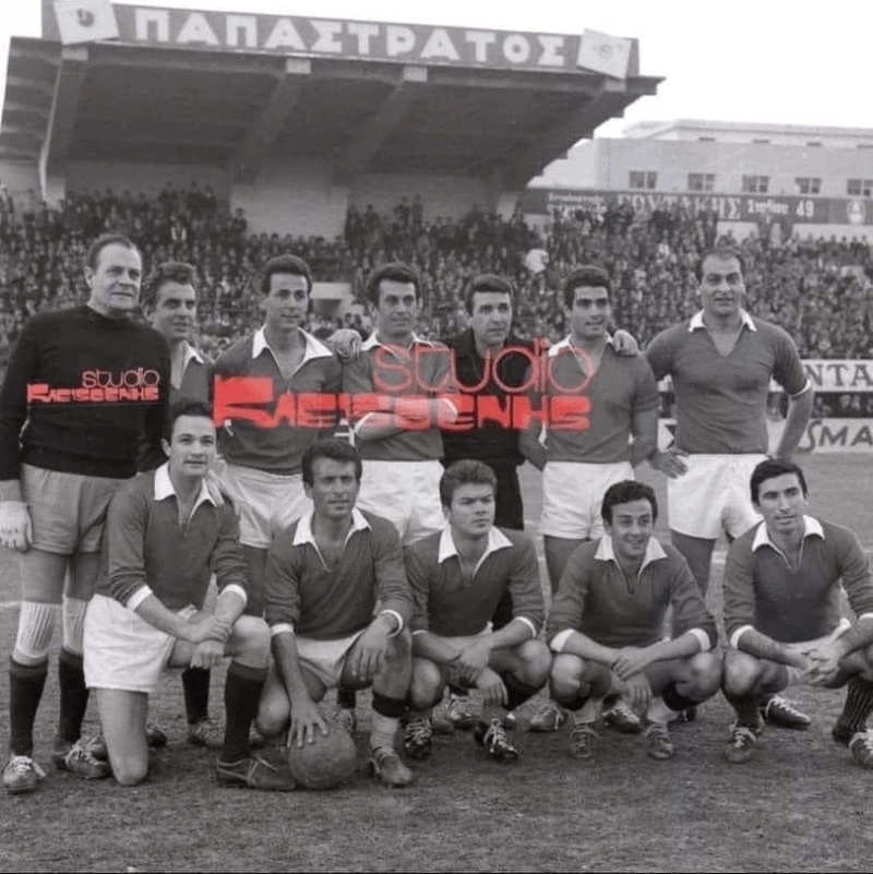 1963: Ποδοσφαιρική ομάδα Ελλήνων ηθοποιών. Τέταρτος από αριστερά στη σειρά των όρθιων που αρχίζει με τον Λάμπρο Κωνσταντάρα , ο Νίκος Ξανθόπουλος.