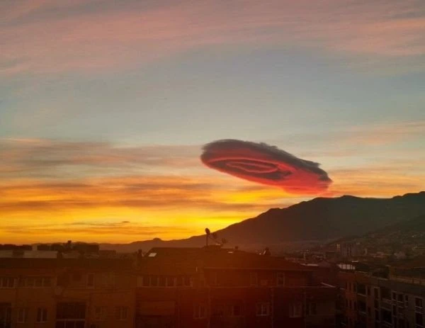 ufo-cloud-12-600x463.jpg