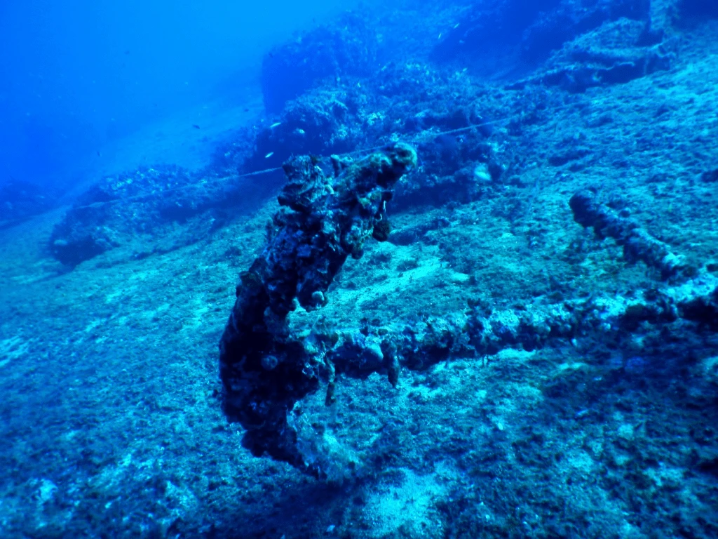 Το τροχήλατο ατμόπλοιο PENTCHO αγκυροβόλησε για πάντα στον βραχώδη βυθό του Αιγαίου...