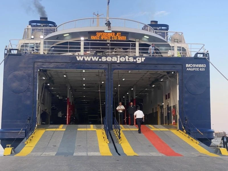 limani-thessalonikis-seajets-ploio-sporades.jpg