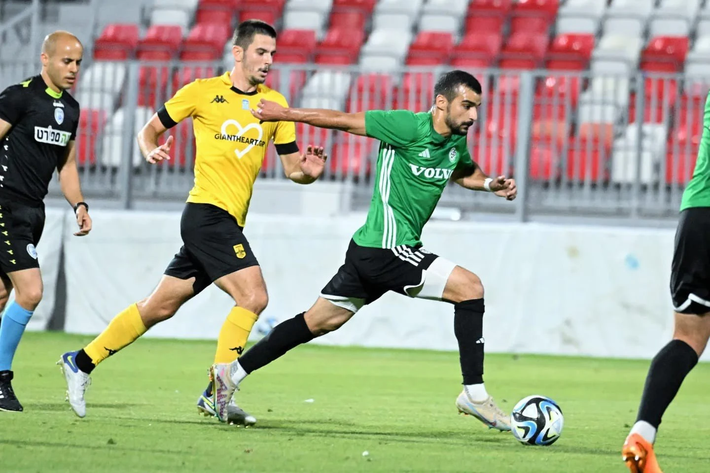 maccabi-haifa-aris2.jpg