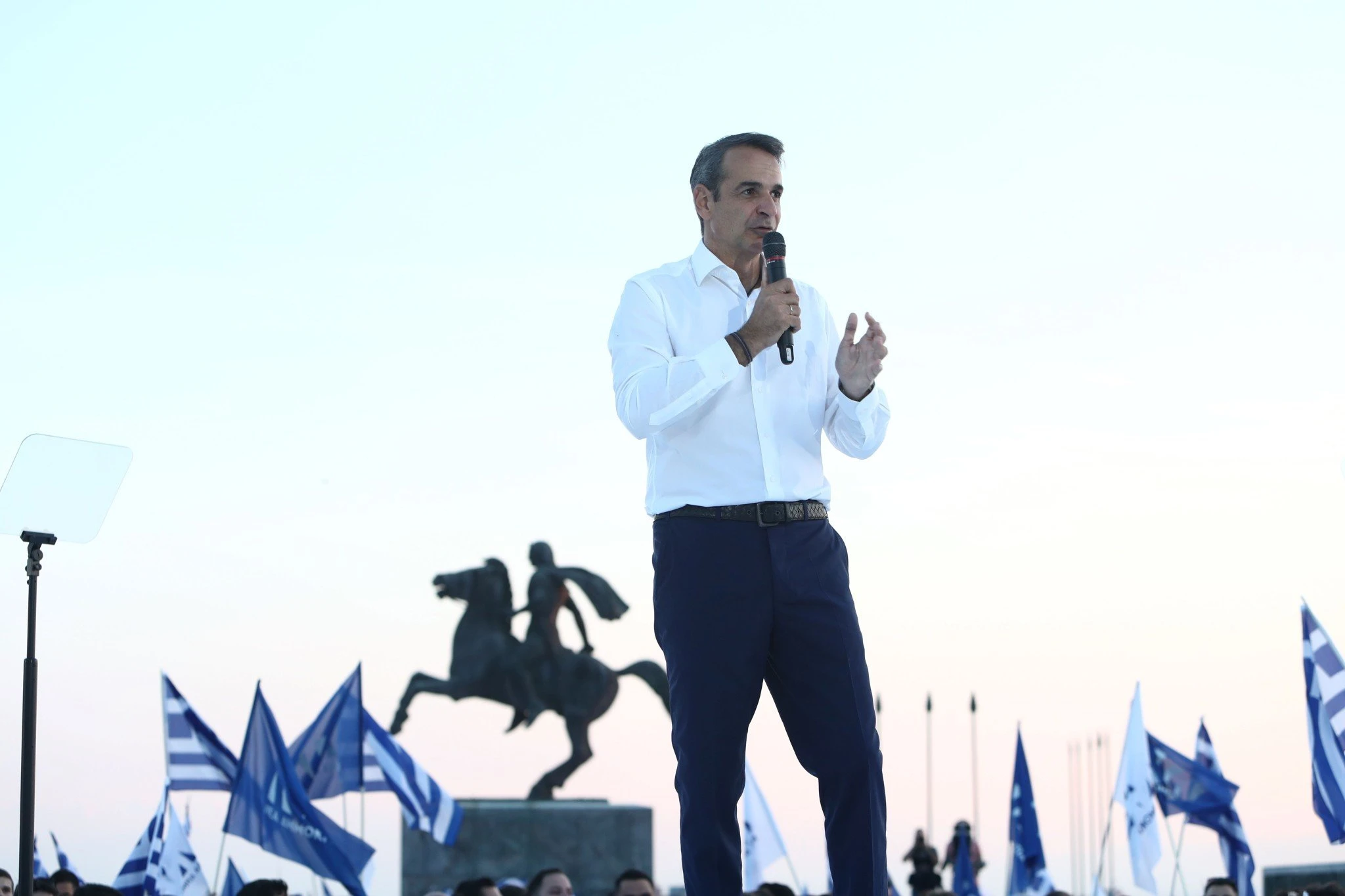 mitsotakis-paralia.jpg