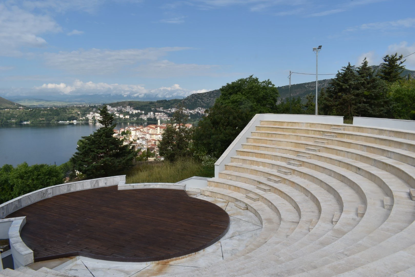 theatro-vounou-kastoria.jpg theatro-vounou-kastoria.jpg