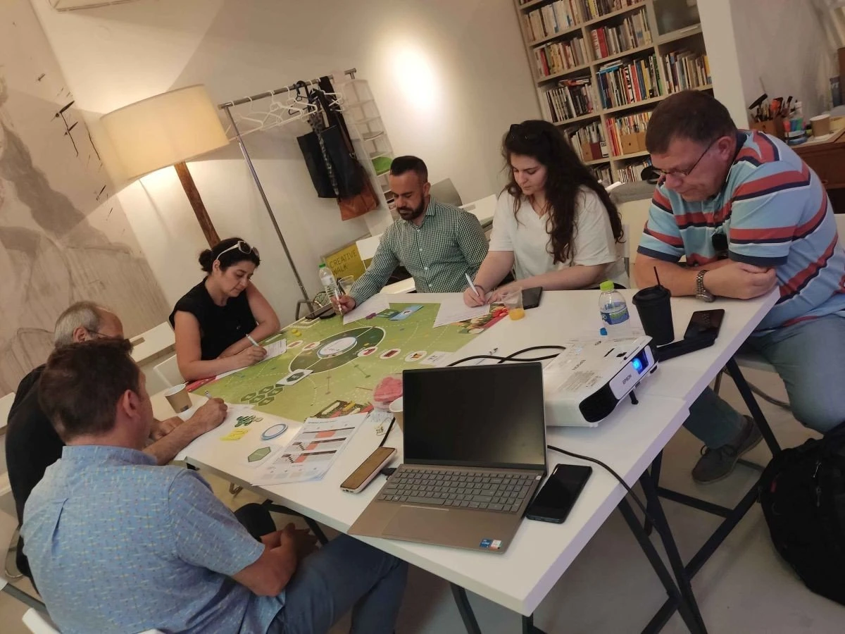 hipster-laxanokipoi-joint-research-centre4.jpg hipster-laxanokipoi-joint-research-centre4.jpg