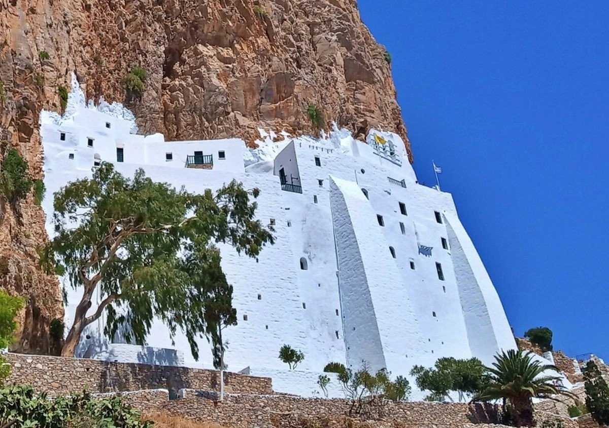 amorgos-hozoviotissa-panagia.jpg