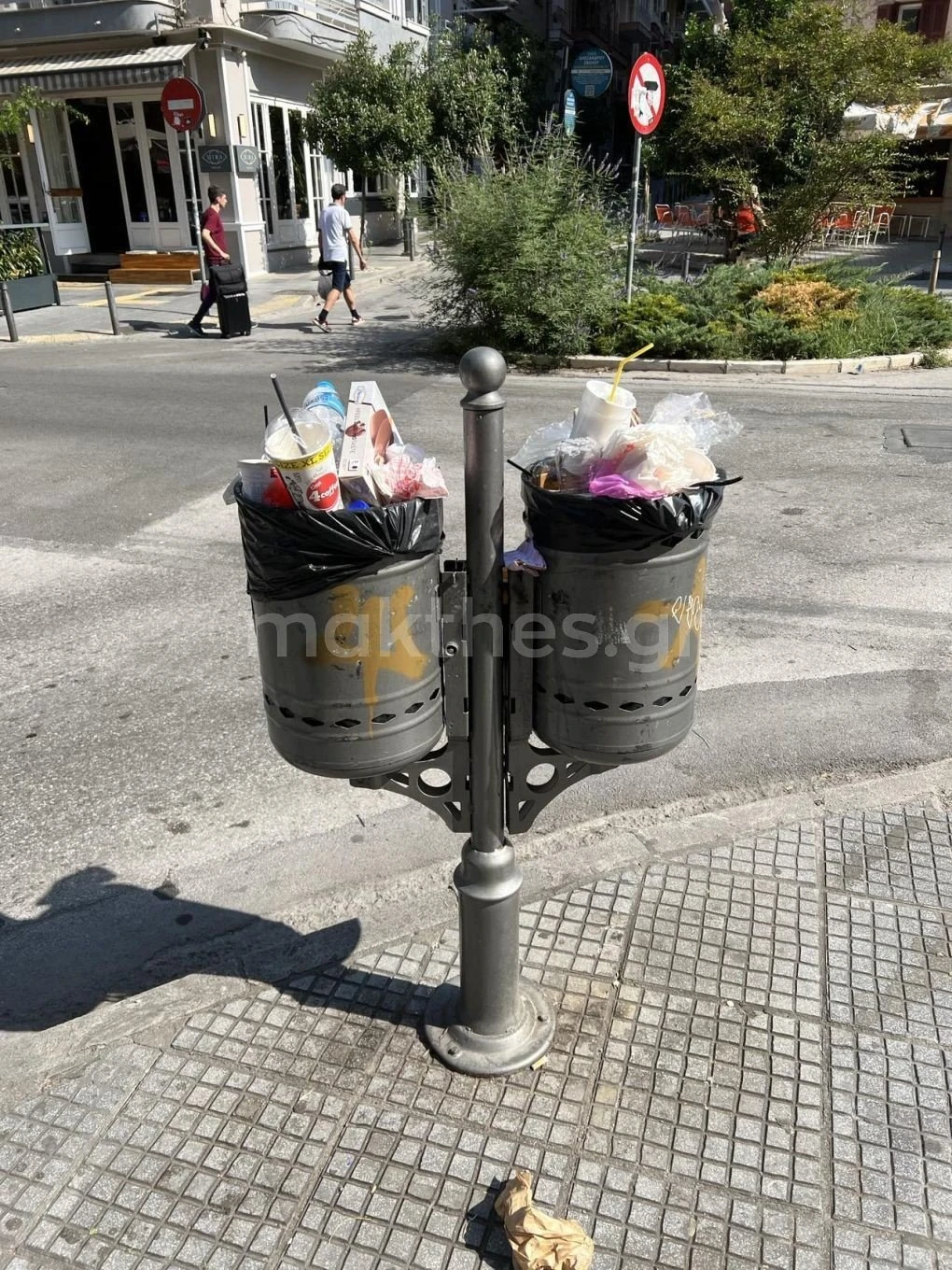 Καλάθι απορριμμάτων στην Αλ. Σβώλου