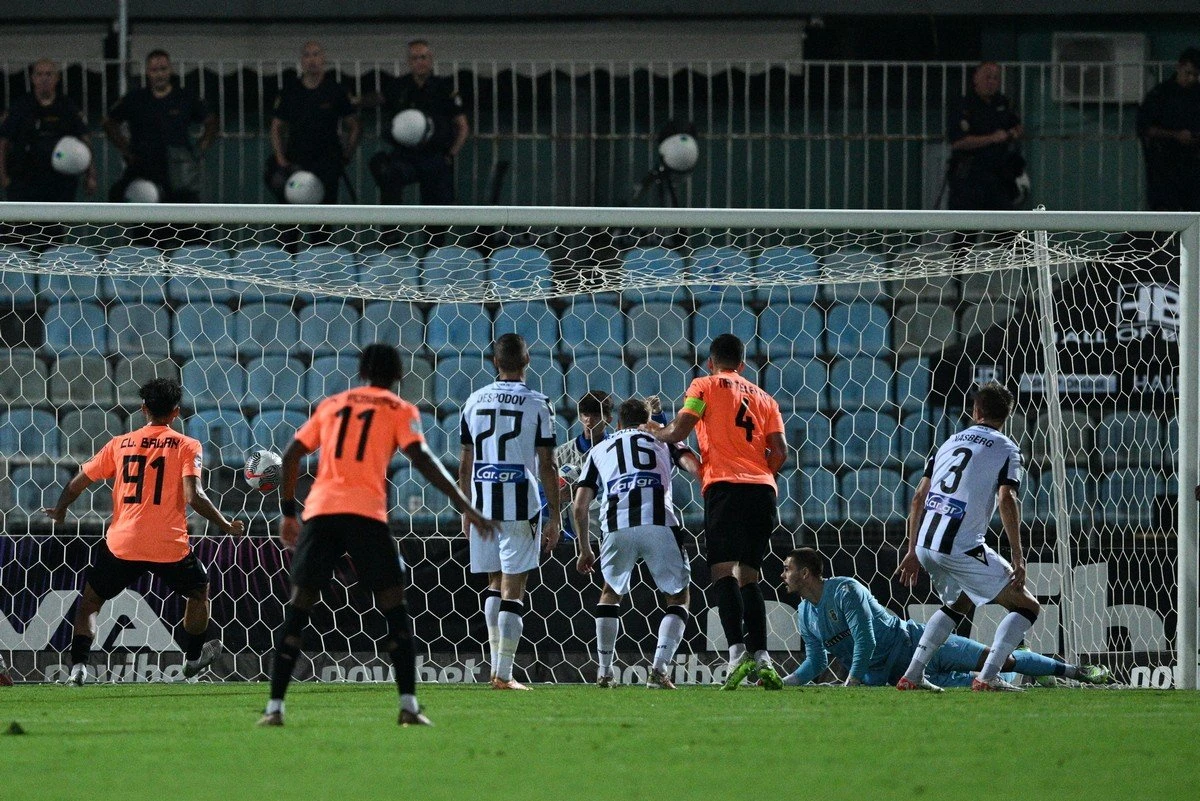 5979093.jpg 5979093.jpg