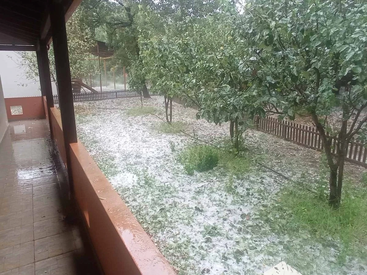 Χαλαζόπτωση στο Πωγώνι στην Ήπειρο - Πηγή: https://www.facebook.com/photo/?fbid=10231074508268625&set=pcb.1098941157752046