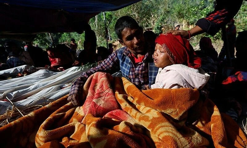 Πηγή: https://www.dawn.com/news/1786651/rescue-efforts-called-off-after-nepal-quake