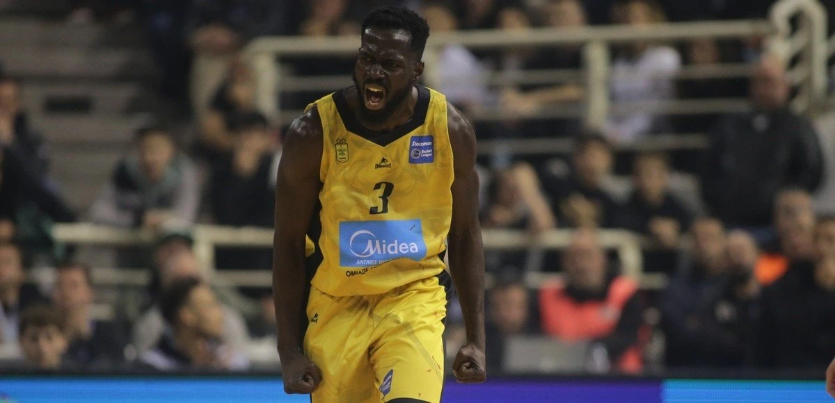 basket-aris-sanogo-nQ1jm.jpg