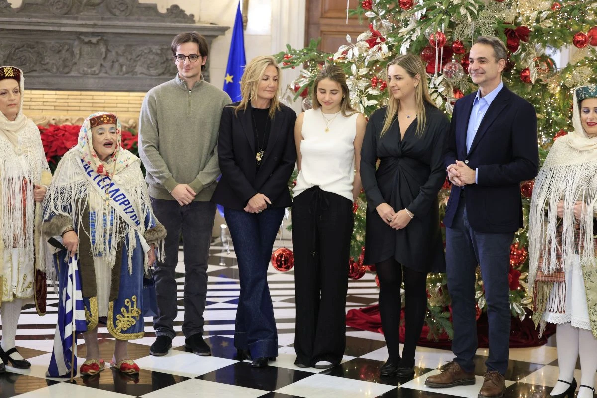 xristougenna-kalanta-2023-mitsotakis-2.jpg