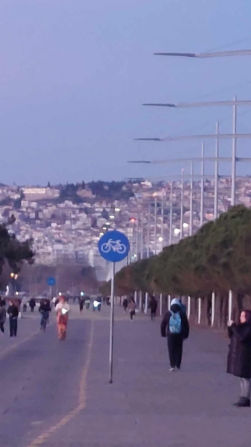 Ολόκληρες σειρές φωτιστικών ιστών δεν λειτουργούν