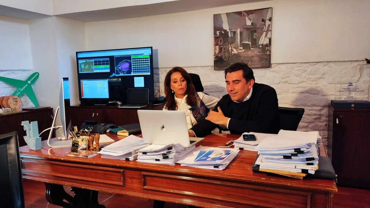 Η Β. Πατουλίδου και ο δήμαρχος Σκιάθου, Θ. Τζούμας