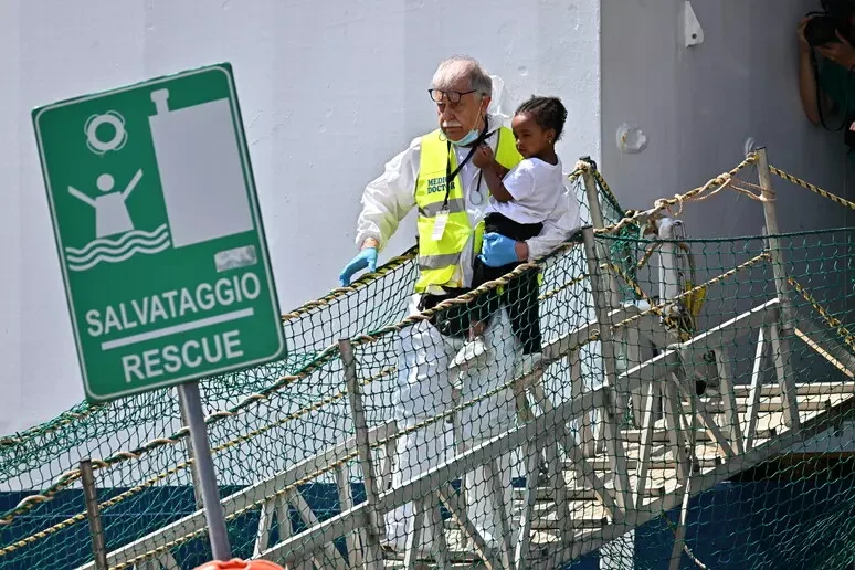 Πηγή: https://www.ansa.it/english/news/general_news/2024/06/17/ship-rescues-51-migrants-10-dead-on-board-boat_0de7854e-4fc3-4b59-b0ba-a9d9b98f845e.html