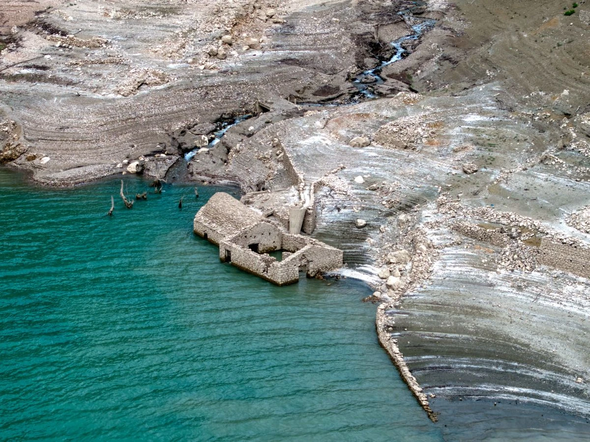 Η χαμηλή στάθμη της λίμνης Μόρνου
