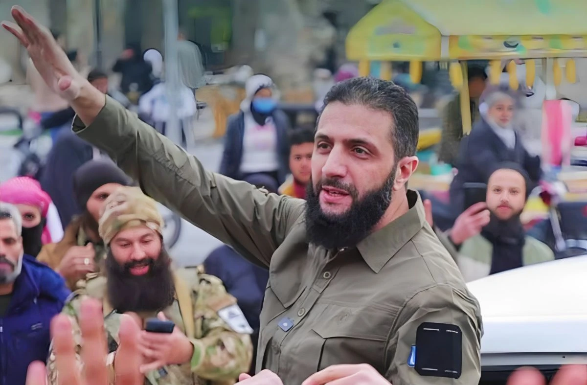 Ο ηγέτης των ανταρτών, Μ. Αλ Τζολάνι Πηγή: https://x.com/MdAbulKashem19/status/1865652640262320303/photo/1