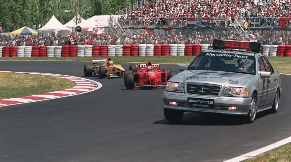 ﻿ Το αυτοκίνητο ασφαλείας της Mercedes το 1996