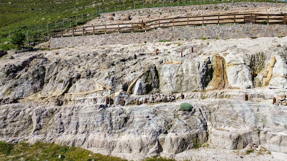 mytilini-petrodes-edafos3.jpg mytilini-petrodes-edafos3.jpg