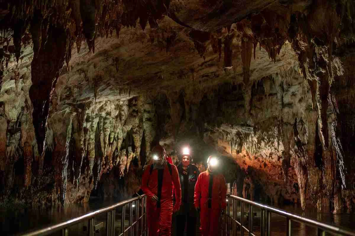 Ανάπτυξη δικτύου καταγραφής φυσικοχημικών παραμέτρων σε ποτάμια σπήλαια σε όλη την Ελλάδα από την οργάνωση «Σπηλαιολογική Ομοσπονδία Ελλάδος», στο πλαίσιο του 7ου κύκλου του Προγράμματος «Σημεία Στήριξης»