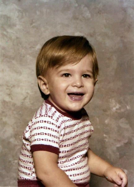 Χαμογελαστός πιτσιρικάς