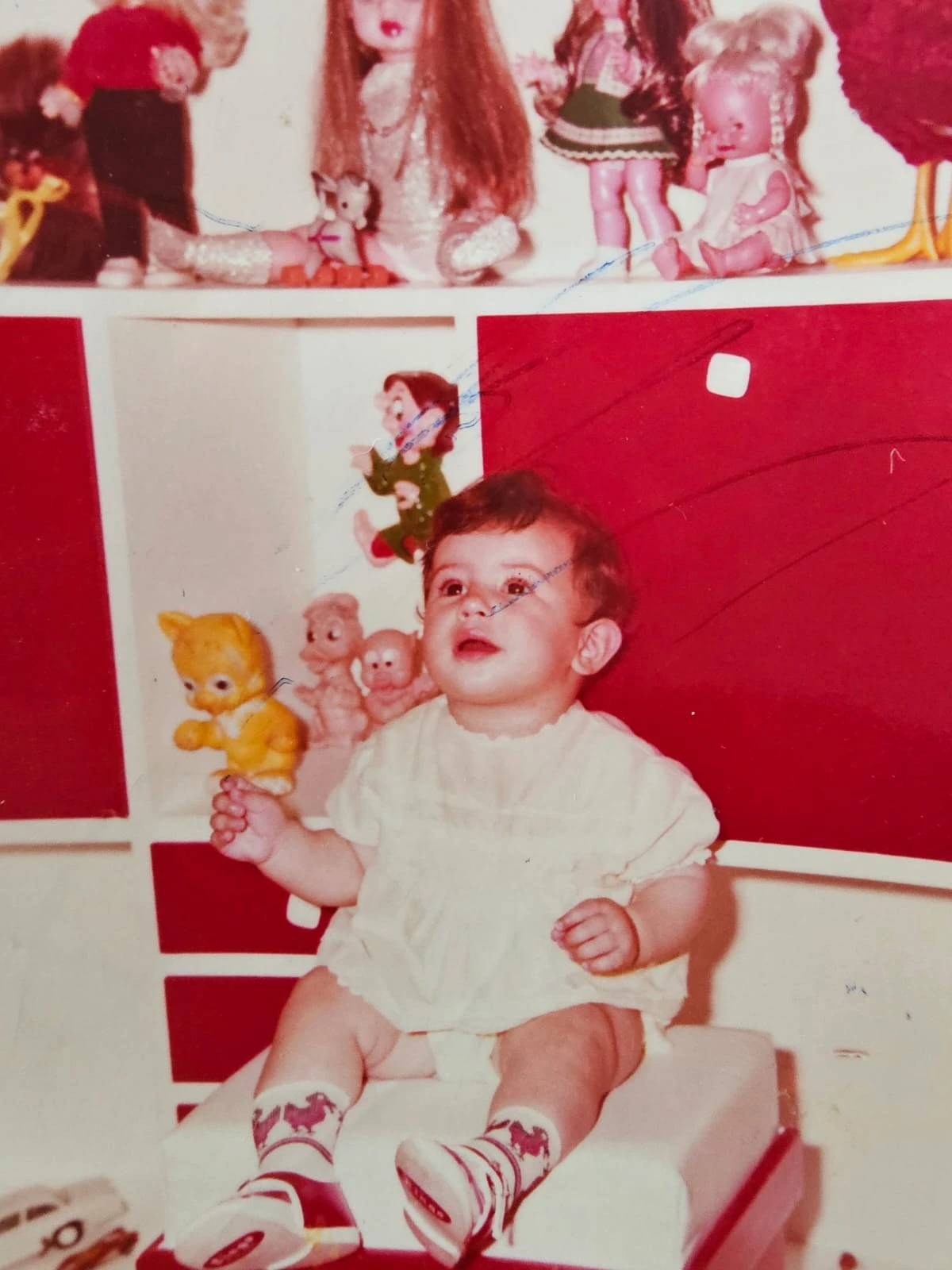 Στο παιδικό της δωμάτιο σε ηλικία 2 ετών