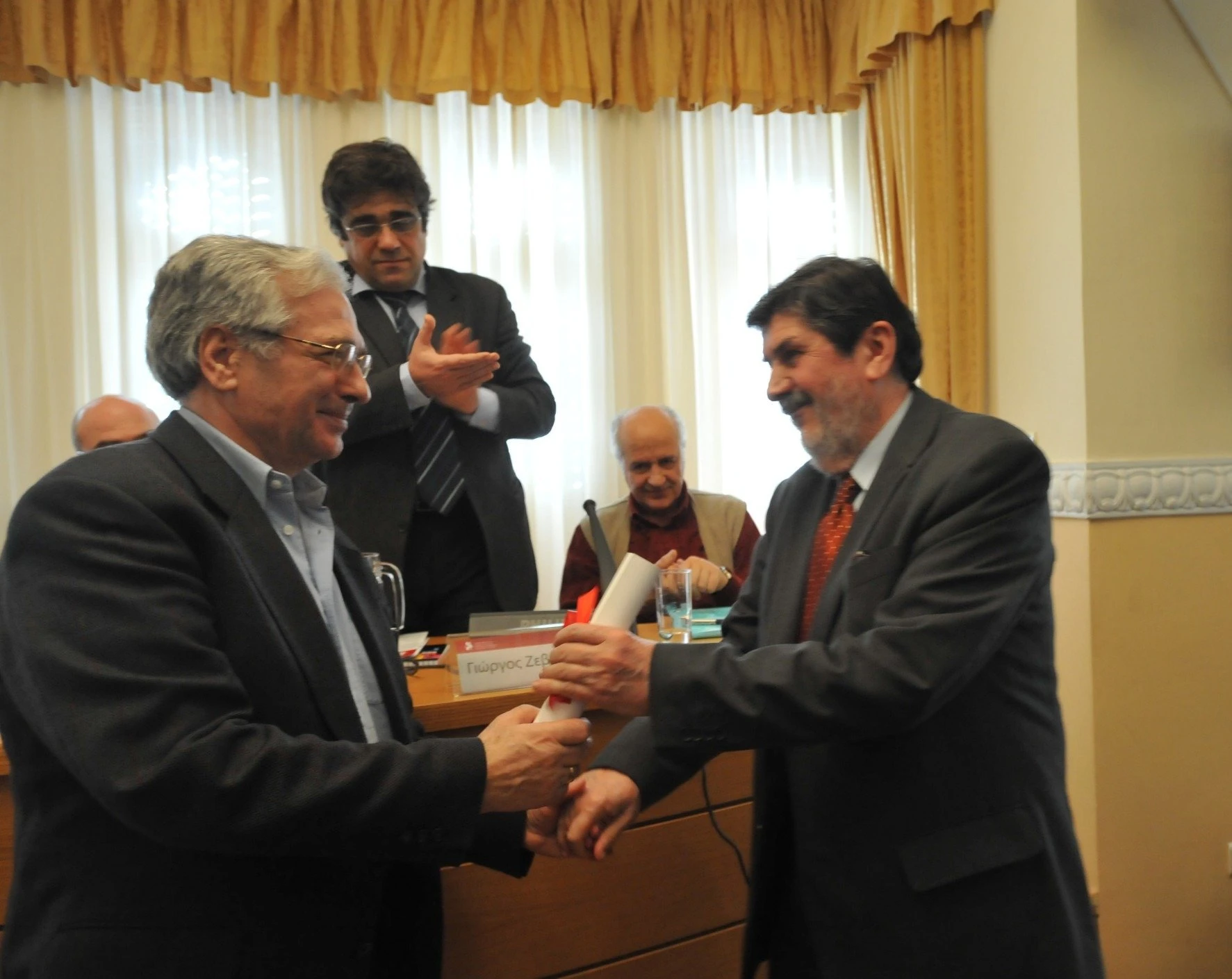 O Πάνος Καϊσίδης (δεξιά) στην εκδήλωση της ΕΣΗΕΜΘ