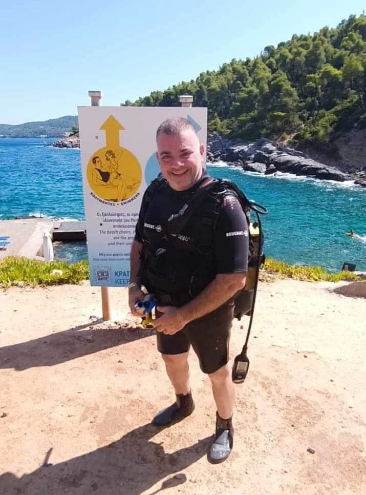 Έτοιμος για βουτιά στα νερά της Χαλκιδικής