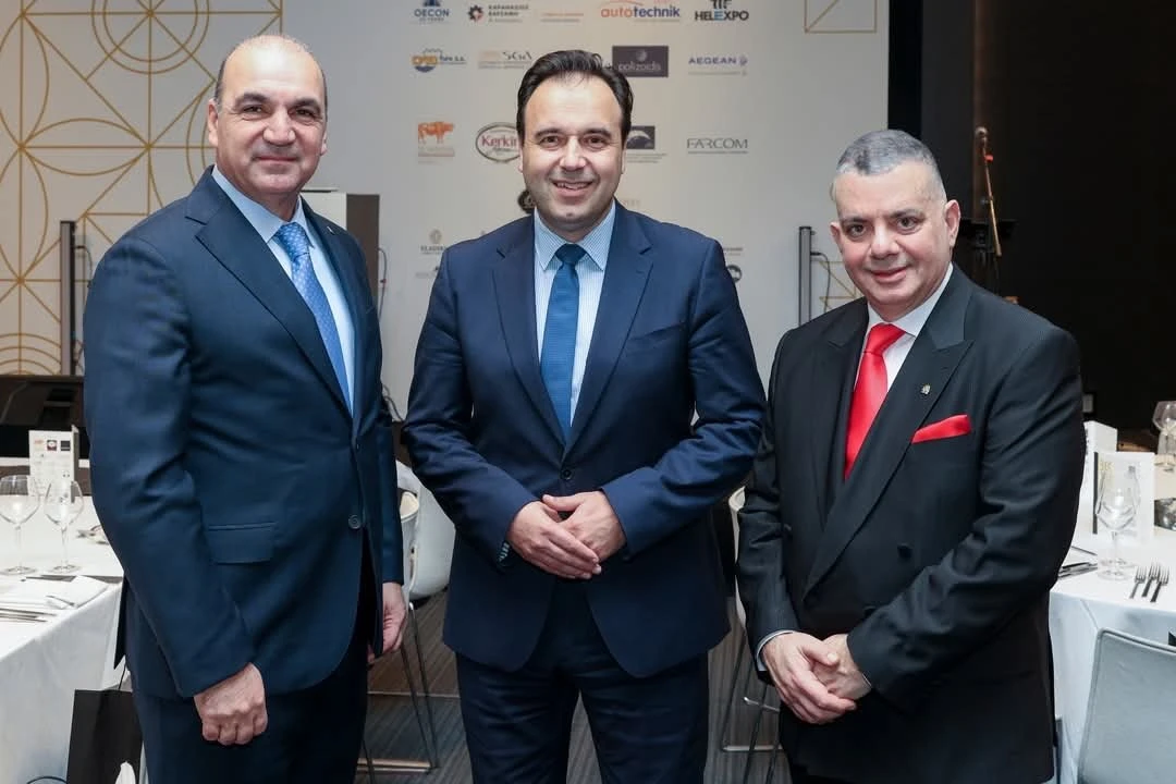 Με τον υπουργό Ψηφιακής Διακυβέρνησης Δημήτρη Παπαστεργίου και&nbsp;τον&nbsp;πρόεδρο του ΕΒΕΘ Γιάννη Μασούτη στη φετινή κοπή&nbsp; της βασιλόπιτας του Βιοτεχνικού Επιμελητηρίου