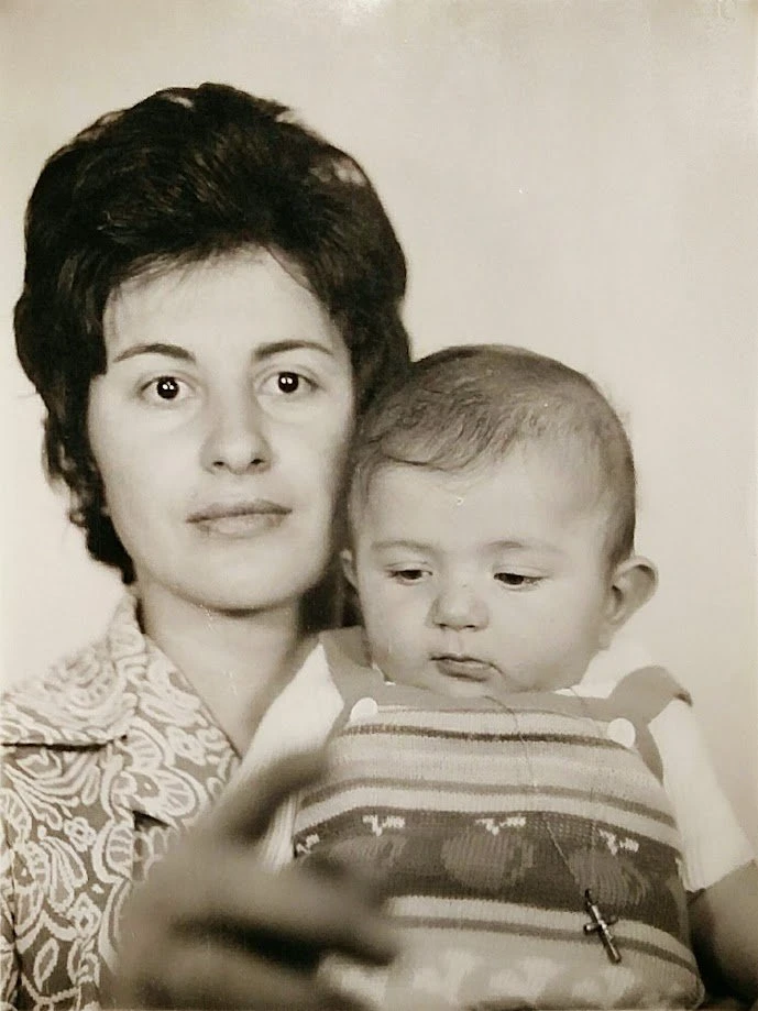 Με τη μητέρα του σε βρεφική ηλικία