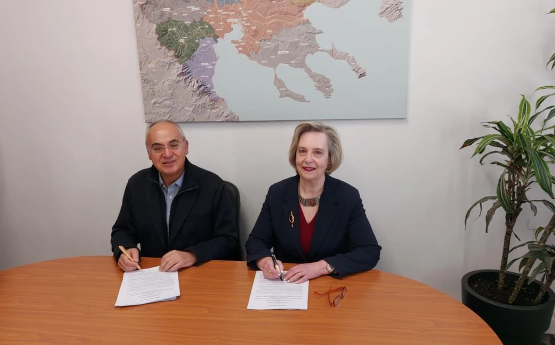 250417-sinerghasia-tis-perifereias-kentrikis-makedonias-me-ton-ommth-kai-ti-gadth-ghia-tin-energheiaki-anavathmisi-emvlimatikon-ktirion-foto-1.JPG?v=0