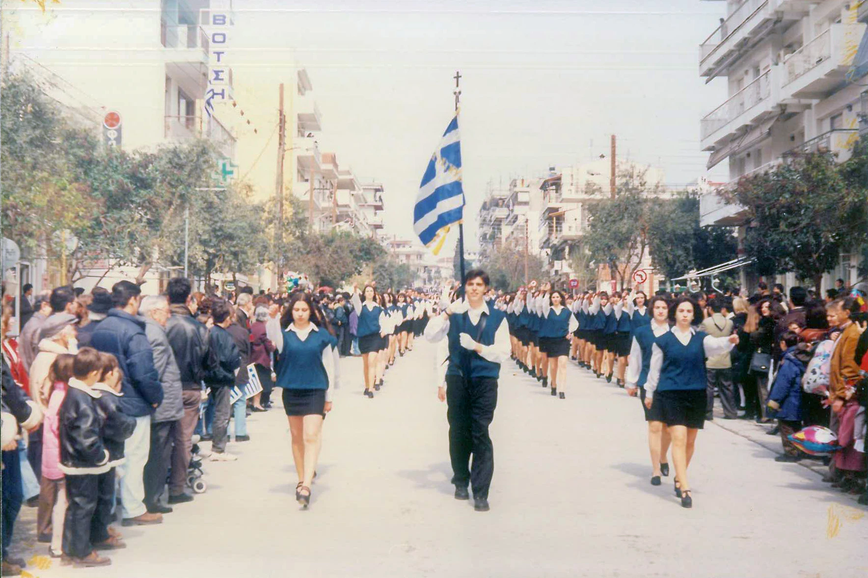 Υπερήφανος σημαιοφόρος ως μαθητής της Γ