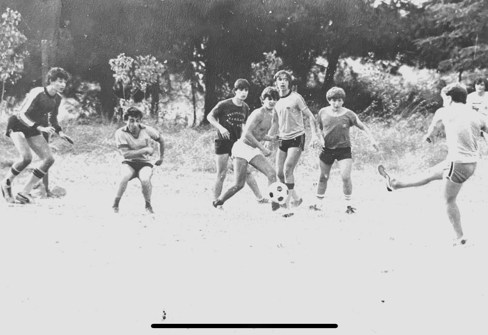 Ως τερματοφύλακας (διακρίνεται πρώτος από αριστερά) σε κατασκήνωση στον Σταυρό