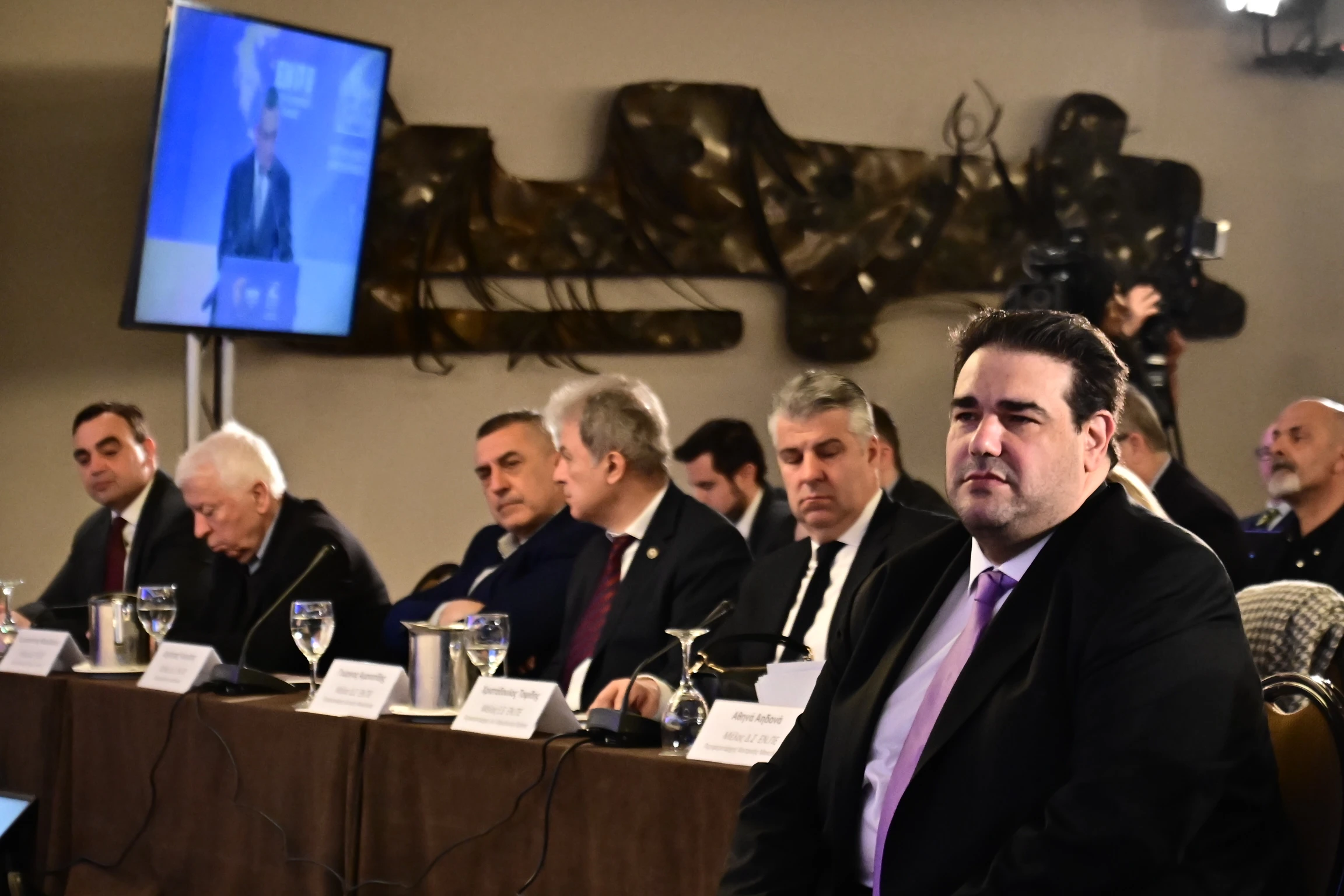 synedriasi-kede-enpe-1.jpg?v=0