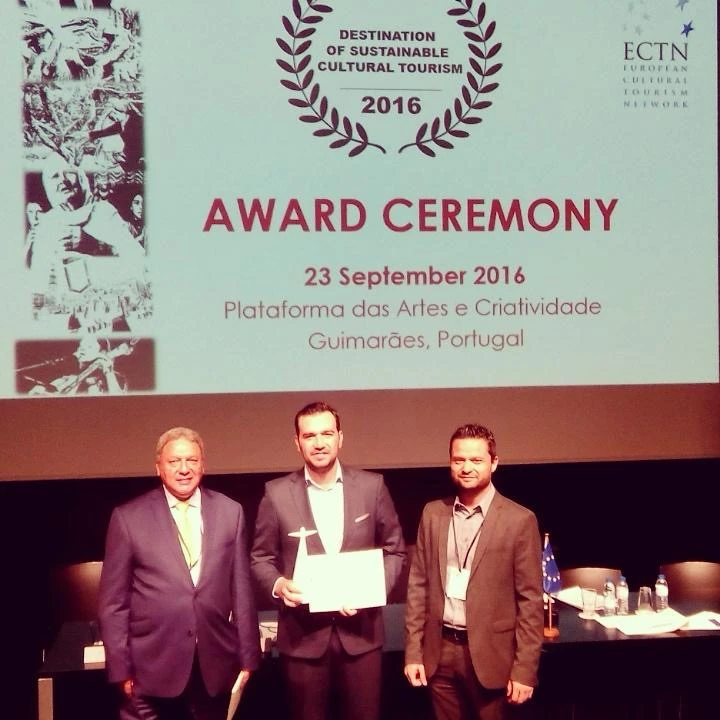 Στην Πορτογαλία ενώ παραλαμβάνει το βραβείο στην κατηγορία του βιώσιμου πολιτιστικού τουρισμού