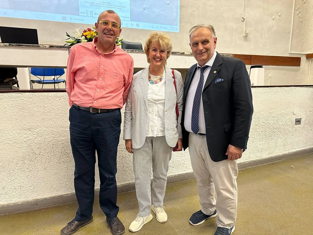 Ο Κοσμήτορας, ο Πρόεδρος του Τμήματος και η πρώην Κοσμητόρισσα Ε. Πετρίδου