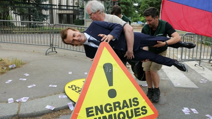 statue-macron.jpg