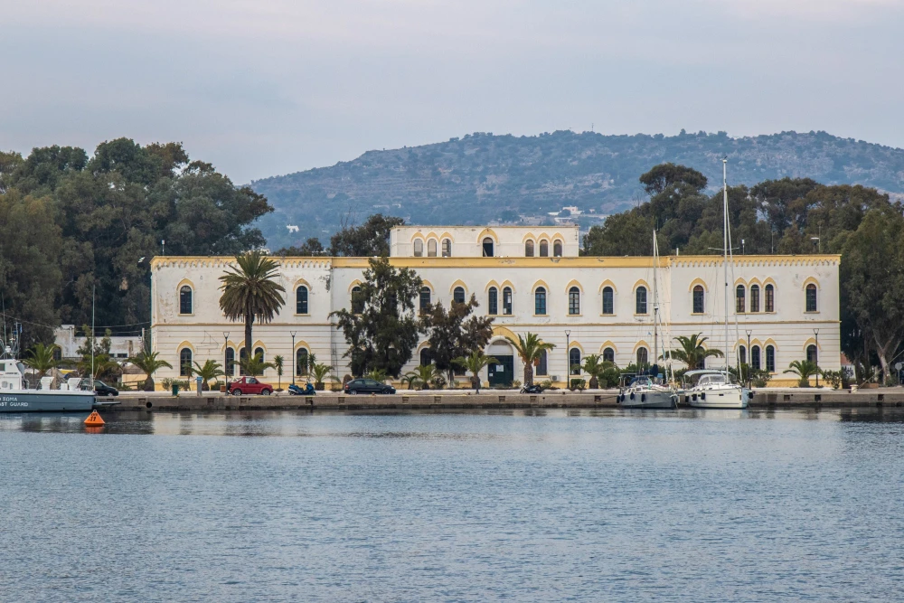 apopsitoynautikoustratonaposeidoniostolakki.png?v=0