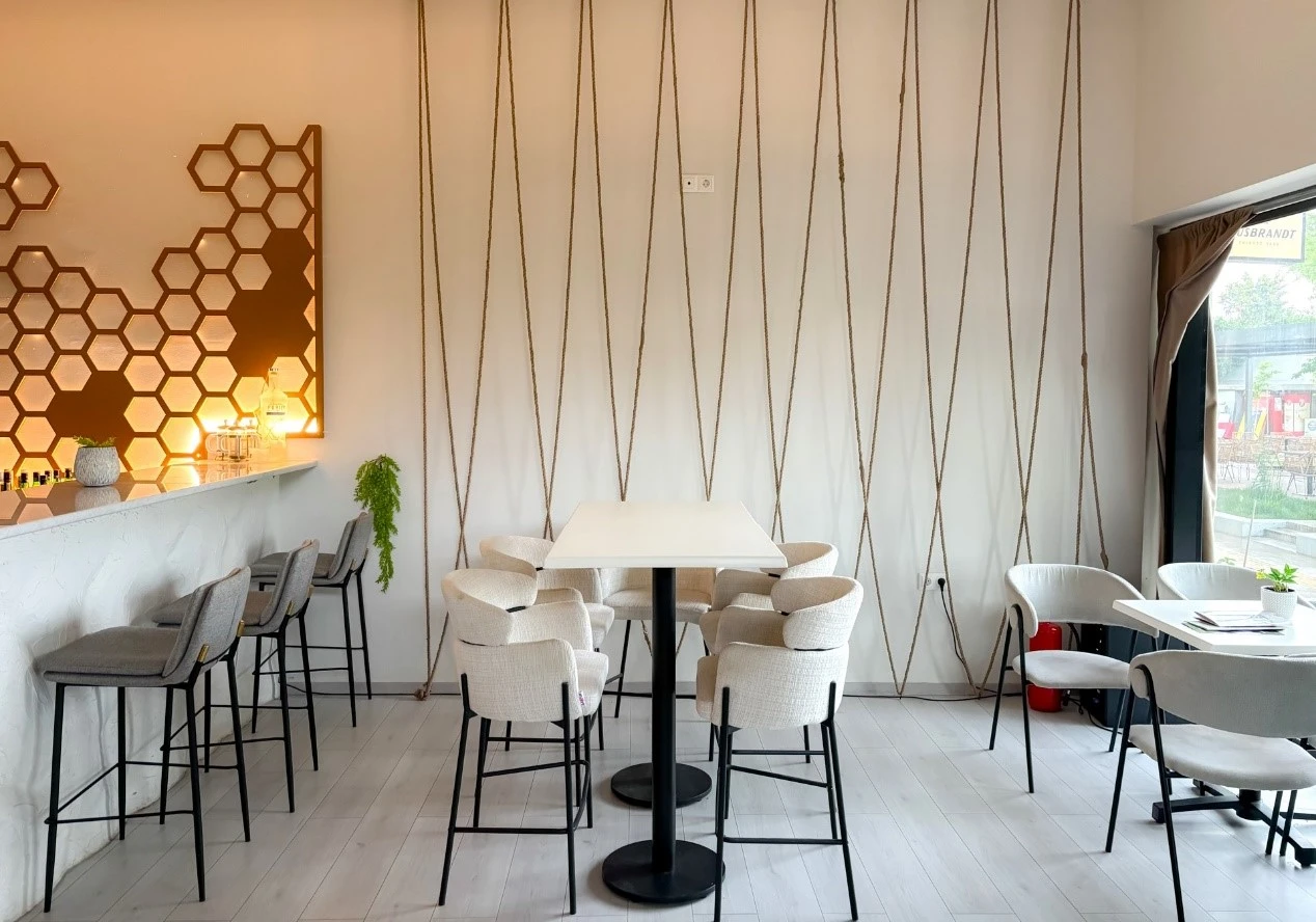 bland-cafe-3.jpg?v=0