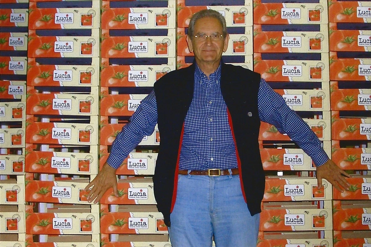 Διαφημίζοντας την περίφημη ντομάτα Lucia