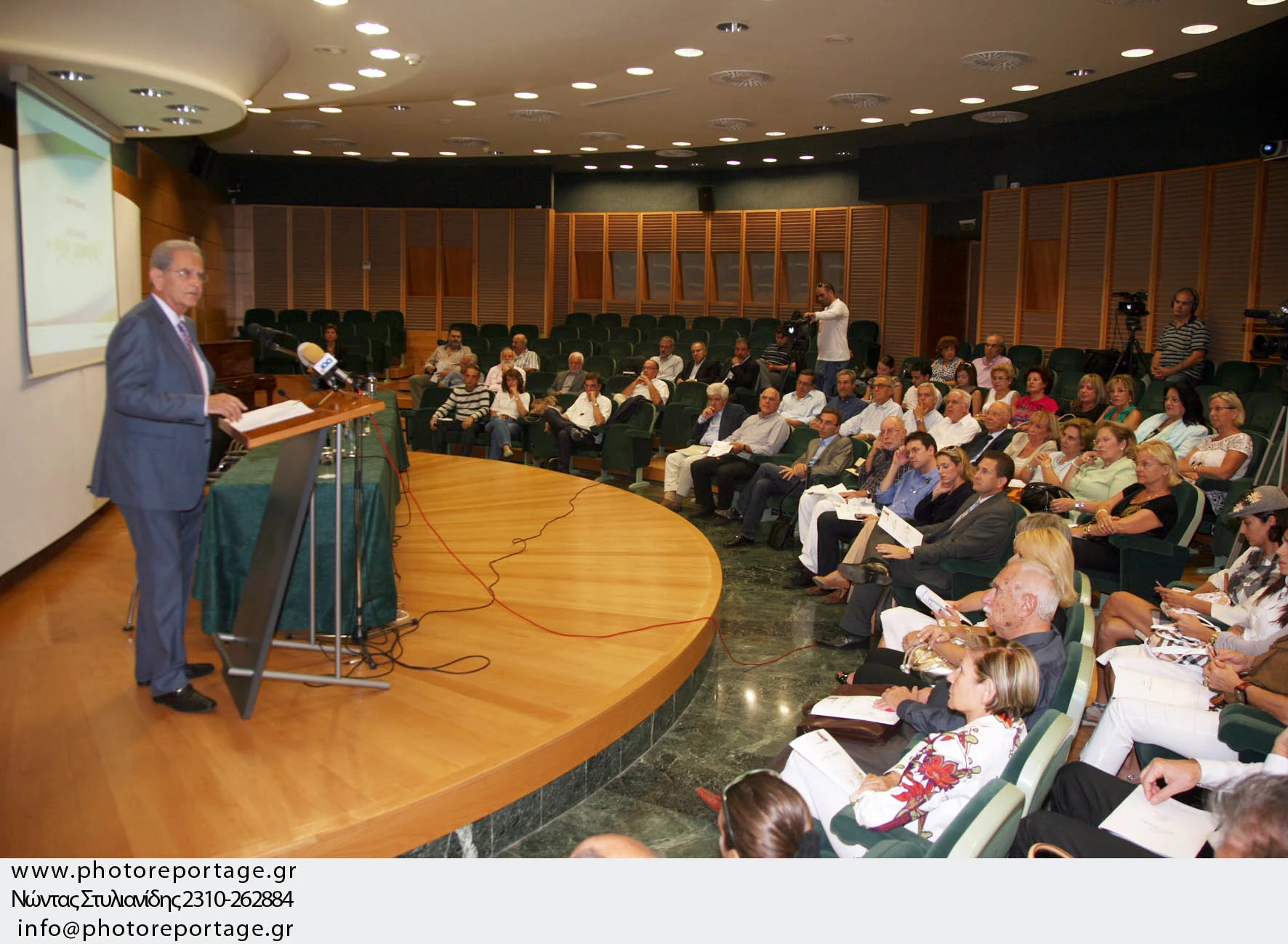 Στιγμιότυπο από τις λίγες συγκεντρώσεις που έκανε ενόψει των δημοτικών εκλογών του 2010