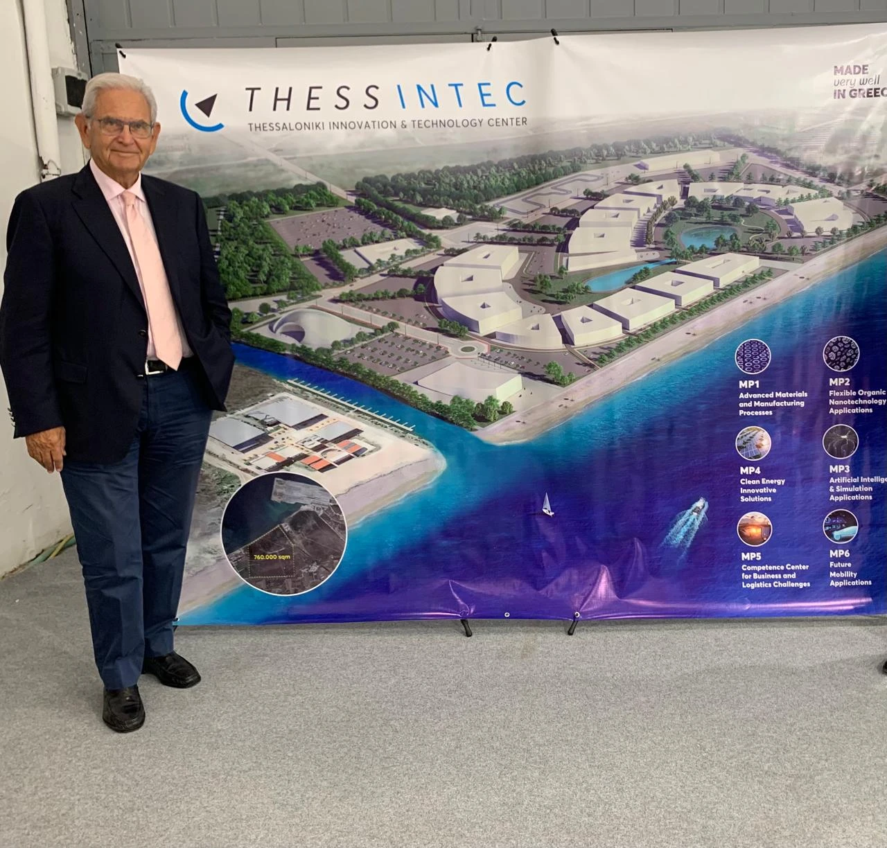Μπροστά από τη μακέτα του ThessINTEC