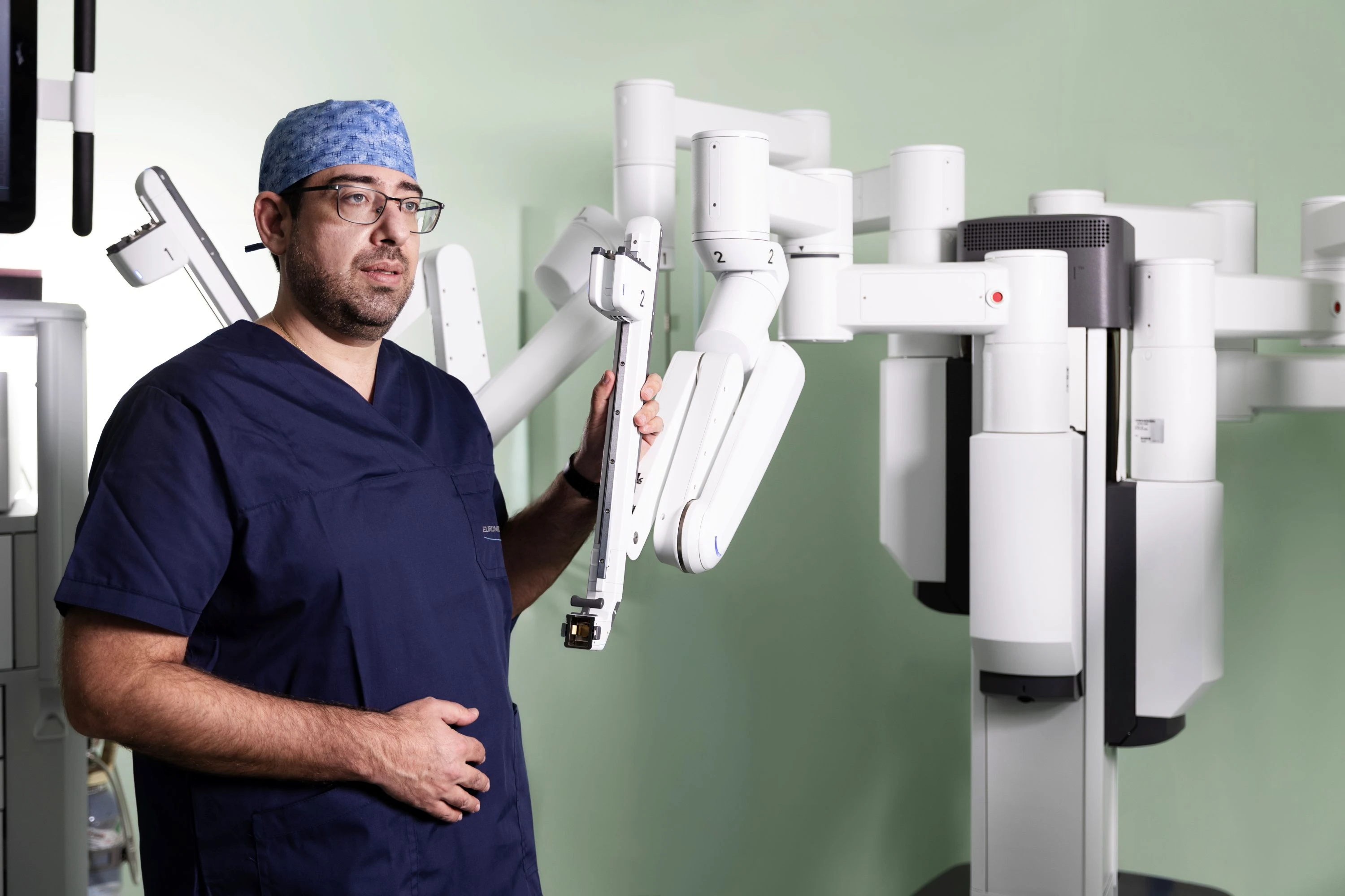 O Δρ. Ιωάννης Σοκολάκης MSc, PhD, FEBU, FECSM Διευθυντής Α΄ Ρομποτικής Ουρολογικής Κλινικής, Euromedica Γενική Κλινική Θεσσαλονίκης, Επίκουρος Καθηγητής Ουρολογίας, ΑΠΘ