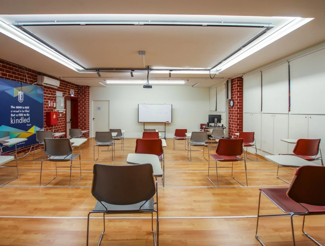 dei-college3.jpg?v=0