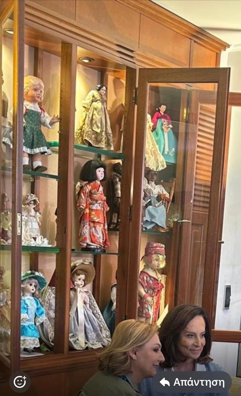 Ένα  μέρος από τη συλλογή με τις κούκλες