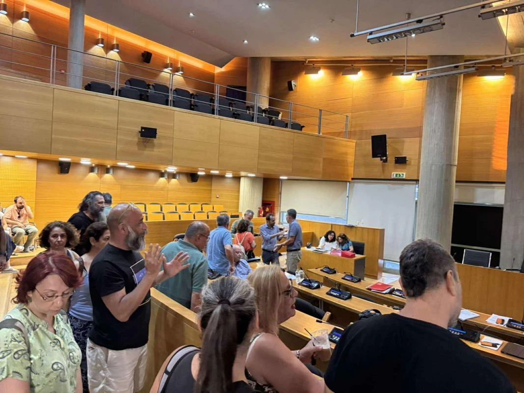 dimotiko-symvoulio-goneis-aggeloudis-ioulios-2025-0401.jpg?v=0