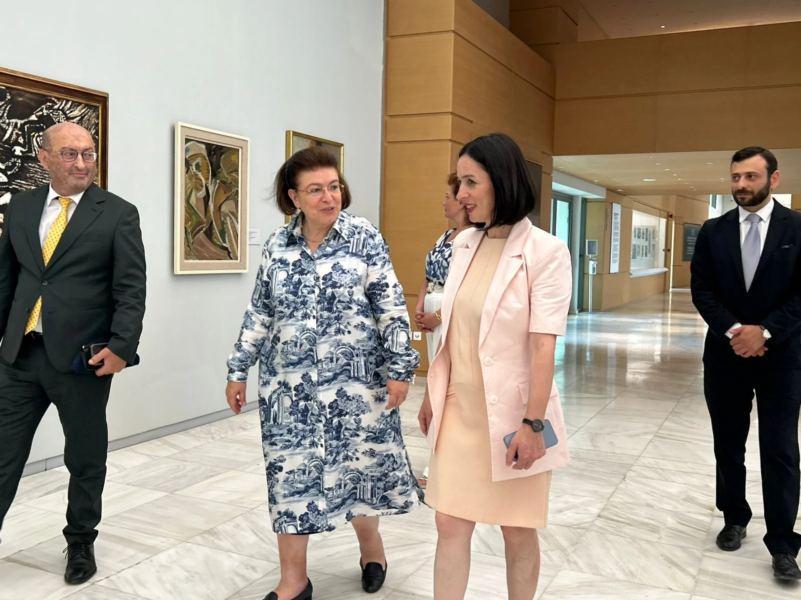 hypoyrghospolitismoulinamendonimetinypoyrghopaidiasepistimispolitismoukaiathlitismo.jpeg?v=0